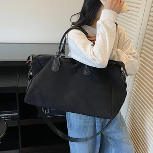 Grand sac de voyage noir imperméable pour les déplacements et voyages d'affaires