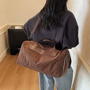 Borsa da viaggio leopardata marrone capiente per sport e brevi spostamenti