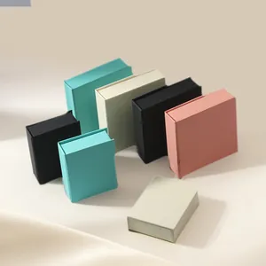 Vista detallada de cajas de regalo magnéticas para joyas con forma de libro