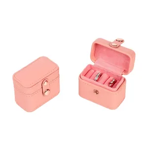 Mini roze PU-leren juwelendoosje voor ringen en oorbellen draagbare reisopslag case