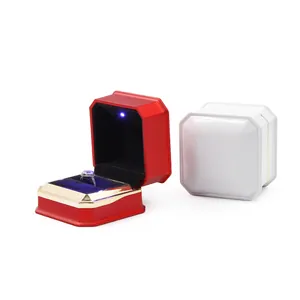 Scatola per anelli a LED ottagonale di lusso con interno in velluto per proposte di nozze
