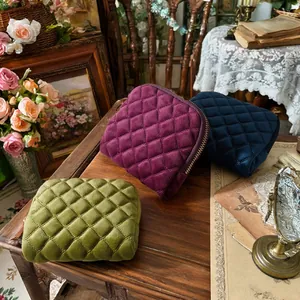 Elegantes bolsas de joyería de terciopelo acolchado en varios colores para viaje