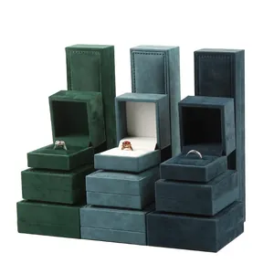 Eleganti scatole per gioielli in pelle PU in varie dimensioni e colori per anelli e collane.