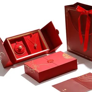 Elegantes rotes chinesisches Hochzeits-Schmuckkästchen-Set inklusive passender Tasche.