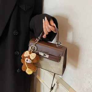Vintage Damen PU Leder Patchwork Handtasche Mode Metallschloss Umhängetasche Mit Bären Anhänger Zubehör