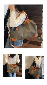 Vues multiples d'un sac de voyage en nylon vert avec garniture en cuir et bandoulière