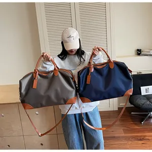 Sacs de voyage décontractés gris et bleu marine avec poignées et sangles en cuir