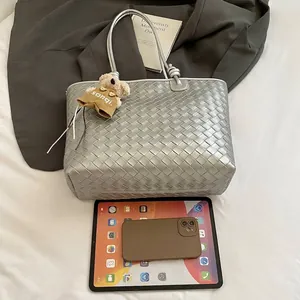 Silber gewebte Metallic-Einkaufstasche mit großem Fassungsvermögen für Damen