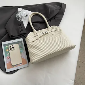 Elegante Vintage Handtasche in Creme mit Falten und Lederschnalle für Damen Mode