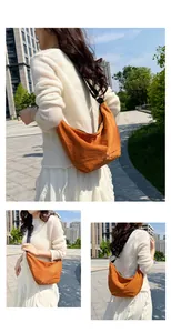 Vistas multiangulares de un bolso bandolera naranja llevado por una modelo en un parque.