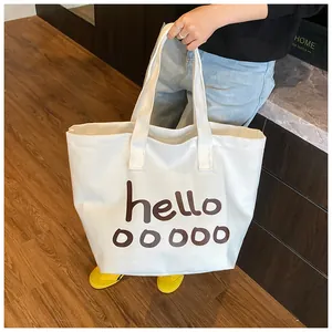 Bolso tote grande de lona blanca informal con elegante detalle de letras 'hello'.