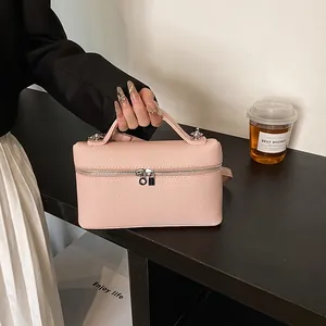 Minimalistische rosa PU-Handtasche mit Kieselmaserung und verstellbarem Schultergurt