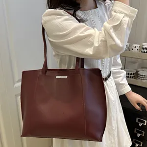 Grand sac cabas vintage rouge foncé élégant en cuir souple de qualité pour femmes