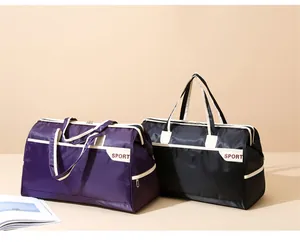 Große wasserdichte Reisetaschen in Violett und Schwarz für Sport und Fitnessstudio