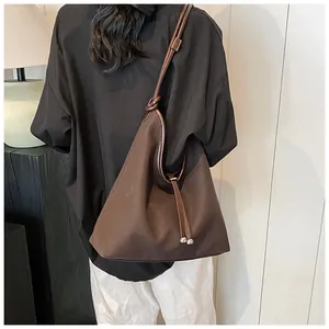 Stylish large capacity minimalist brown canvas tote bag for women's daily commuter outfits