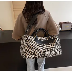 Grand sac de voyage pour femme avec motif géométrique vintage noir et blanc chic