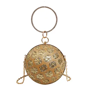 Sphärische goldene Abendtasche mit Glitzerprint und Kristall-Ringgriff für Damen.