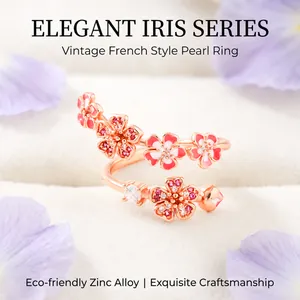 Exquisito anillo abierto de flor en oro rosa con iris de esmalte rosa y cristales