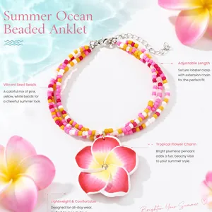 Vue détaillée du bracelet de cheville en perles avec pendentif fleur frangipanier