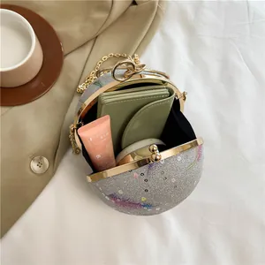 Elegante pochette da sera sferica glitterata con catena d'oro e stampe floreali