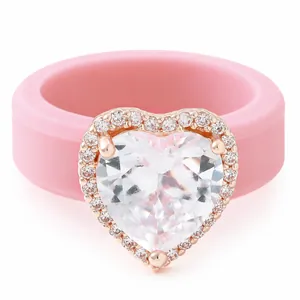 Elegante roze siliconen ring voor dames met een grote hartvormige zirkonia inleg