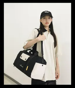 Sac de sport bicolore de grande capacité idéal pour les voyages et l'entraînement fitness