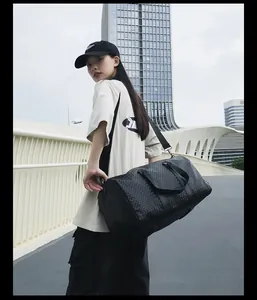 Grand sac de voyage en cuir tissé noir pour les déplacements et le fitness