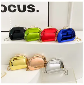 Collectie metallic mini avondclutch tassen met kettingriemen in meerdere kleuren