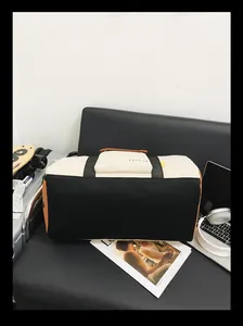 Sac de voyage en toile noir et crème idéal pour le sport et les courts trajets de voyage