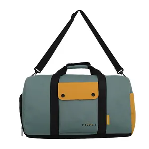 Vue de face du grand sac de voyage gris avec détails jaunes et bandoulière réglable