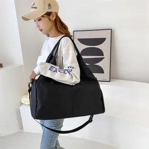 Große schwarze Oxford-Sporttasche für Damen, ideal für Yoga und Kurzreisen.