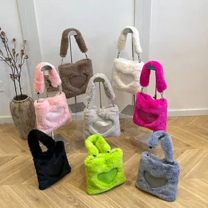 Elegante collezione di borse tote in ecopelliccia colorata con design a cuore e tracolla