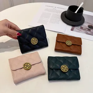 Portefeuille pour Femmes Mode Style Coréen en Cuir PU Matelassé Court Pliant en Trois Multi Emplacements Boucle Décorative Douce Porte Monnaie Porte Cartes