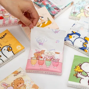 Pañuelos faciales portátiles con bonitos dibujos animados en paquetes.