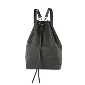 Vielseitiger minimalistischer dunkelgrauer Tunnelzug-Rucksack für Reisen und Pendeln