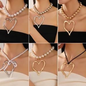 Exaggerated Irregular Hollow Large Heart Pendant Necklace For Women Alloy Artificial Pearl Creative Clavicle Chain Party Jewelry