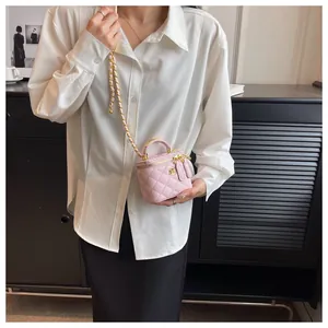 Detailed view of the pink quilted leather box bag with gold chain strap for women