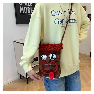 Handgestrickte Umhängetasche mit schrulligem Cartoon-Gesicht und roten Haaren