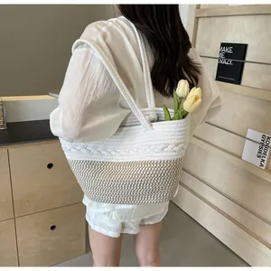 Grand sac fourre-tout tissé à la main pour la plage, style bohème chic minimaliste