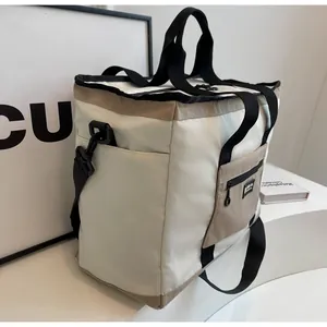 Grande borsa da viaggio per conservazione con tasche kaki e spallacci neri stabili