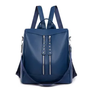 Elegante zaino in pelle blu scuro da donna con dettagli in borchie