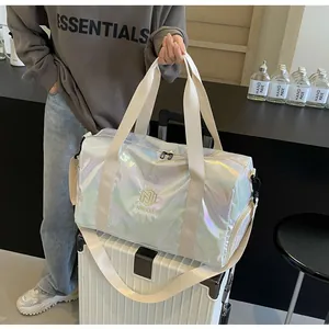 Große holografische schillernde Reisetasche mit Schultergurt für Damen auf Reisen