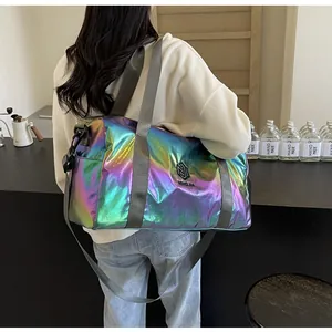 Große irisierende holografische Reisetasche für Damen mit bequemem Schultergurt