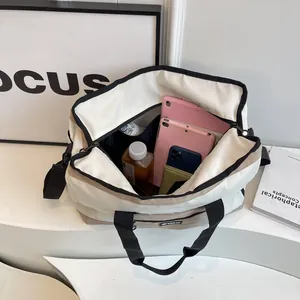 Borsa da viaggio capiente per donna con spazio interno per tablet e smartphone