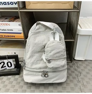 Lichtgrijze nylon 2-in-1 rugzakset met een klein afneembaar tasje voor op de reis