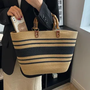 Bolso tote de paja tejida elegante con asas de bambú y diseño de rayas chic para mujer