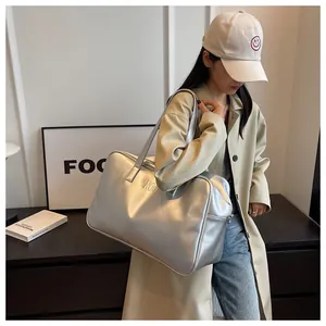 Grote zilveren metallic reistas voor dames voor fitness en korte uitstapjes luxe