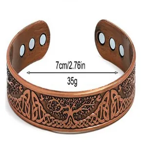 Antikes Magnetarmband aus Kupfer mit Lebensbaum-Gravur, 7 cm Durchmesser und 35 g Gewicht.