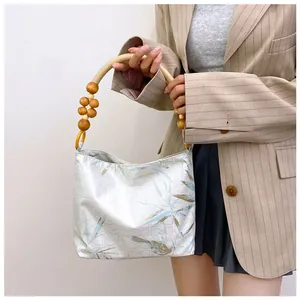 Elegante borsa a mano in stile cinese con stampa floreale e manico in perle di legno