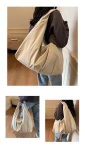 Bolso bandolera de lona grande y minimalista para mujer desde diferentes ángulos